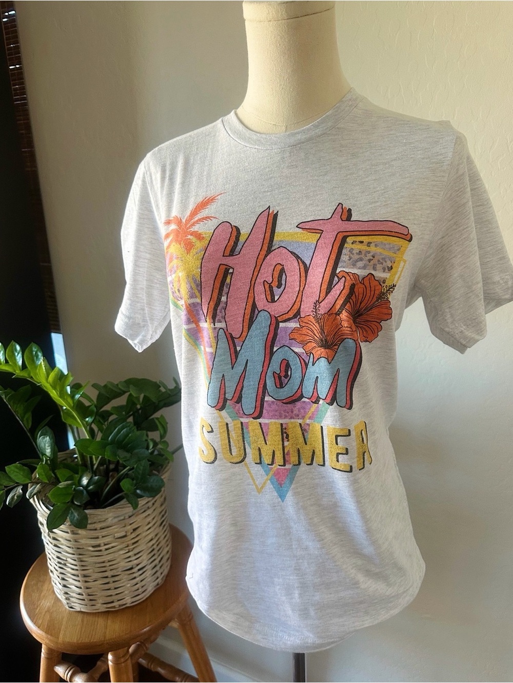 Hot Mom Summer Graphic Tee - Light Heather Gray